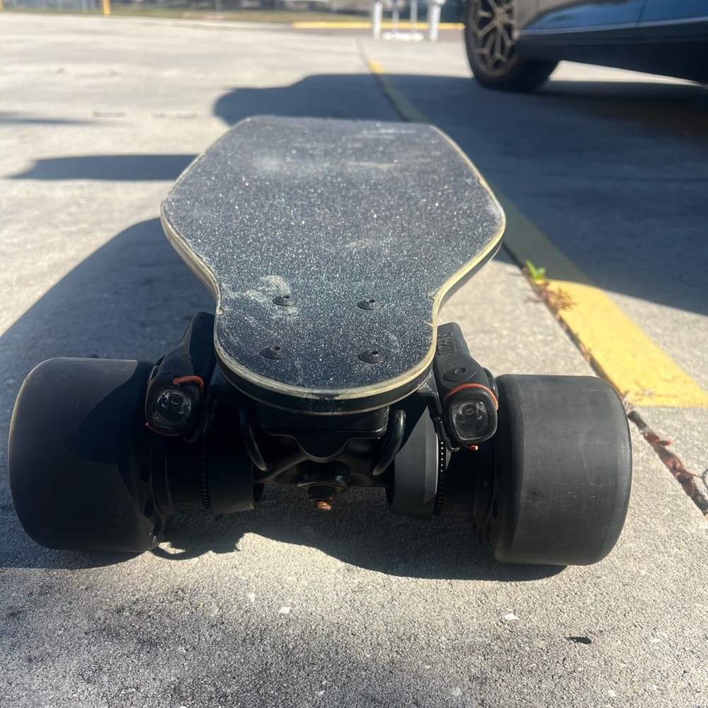 Boosted USA V3-T Longboard every optional upgrade - Picture 4 of 9